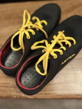 Astral Brewer Minimalist Water Shoes – Men’s Size 9 (Black/Yellow)